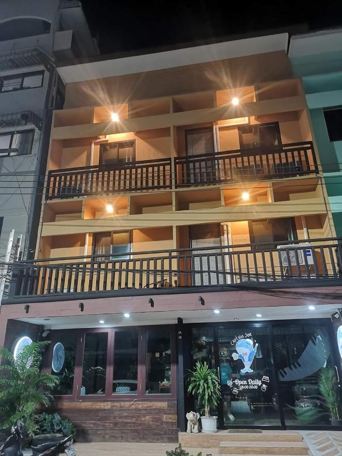 Captain Joe Cafe & Hostel ホアヒン郡 エクステリア 写真