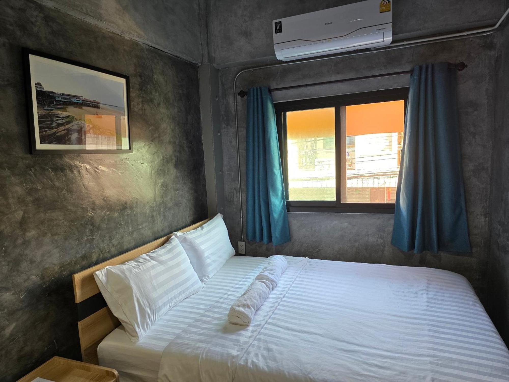 Captain Joe Cafe & Hostel ホアヒン郡 エクステリア 写真