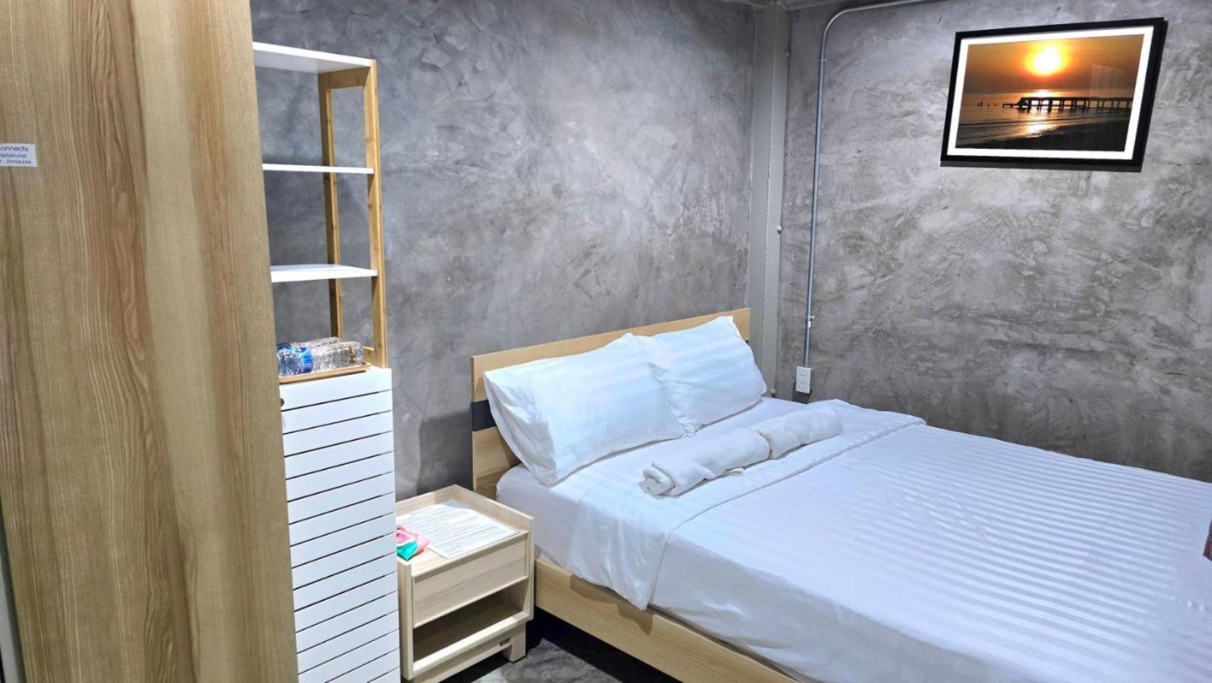 Captain Joe Cafe & Hostel ホアヒン郡 エクステリア 写真