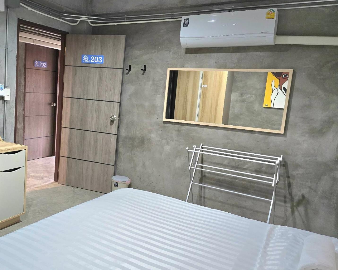 Captain Joe Cafe & Hostel ホアヒン郡 エクステリア 写真